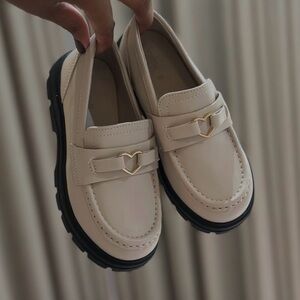 ZARA Toddler Girls Maryjane Leather Loafers with Gold Heart Detail Size 8.5C US